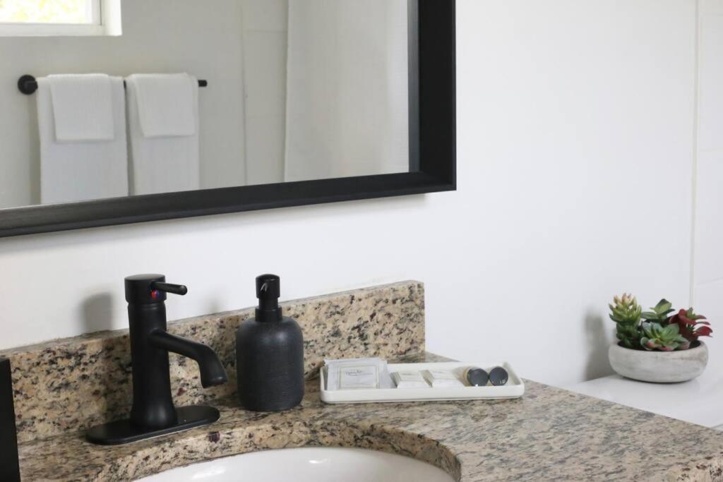 Sanctuary Gainesville Bright 2 Bedroom King Condo Экстерьер фото